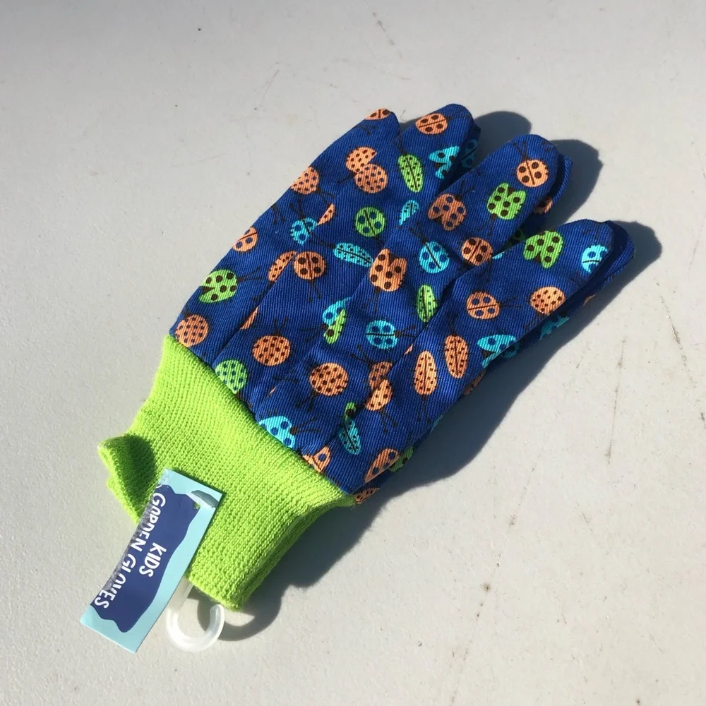 - Ladybug Print Kids Gardening Gloves! NEW!